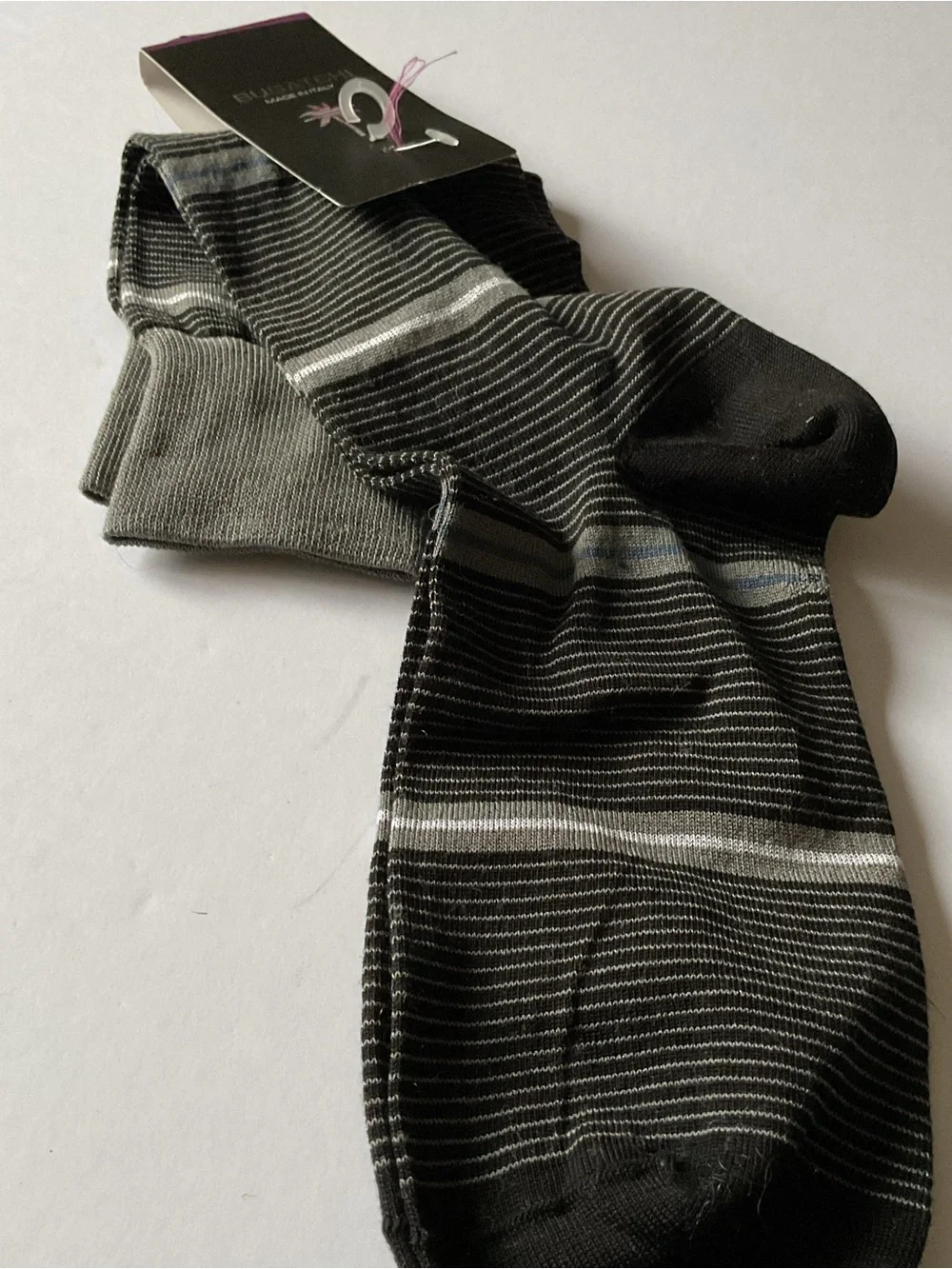BUGATCHI MENS MERCERIZED COTTON SOCKS BLACK AND GRAY STRIPE OS NWT